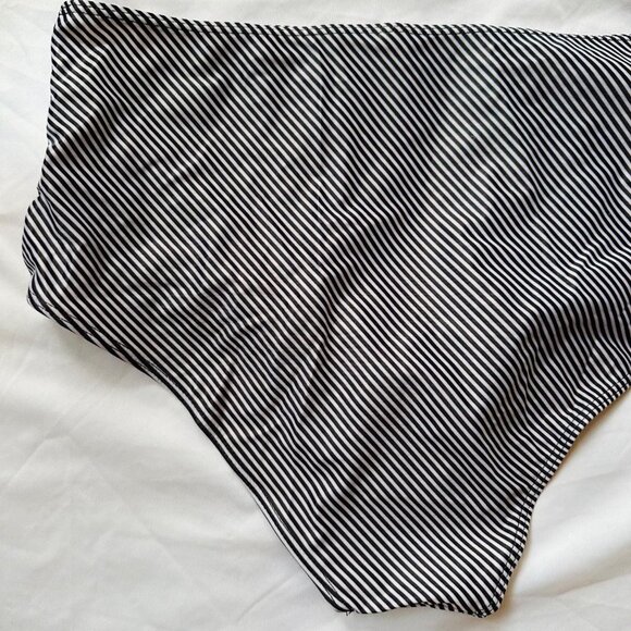 Black & White Striped High Rise Swim Bottoms NWOT Swimsuit Size L - Picture 7 of 8